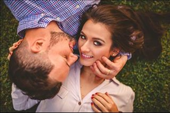 Tình yêu nữ Song Tử nam Ma Kết: Anh chàng chín chắn che chở cô nàng ngây thơ